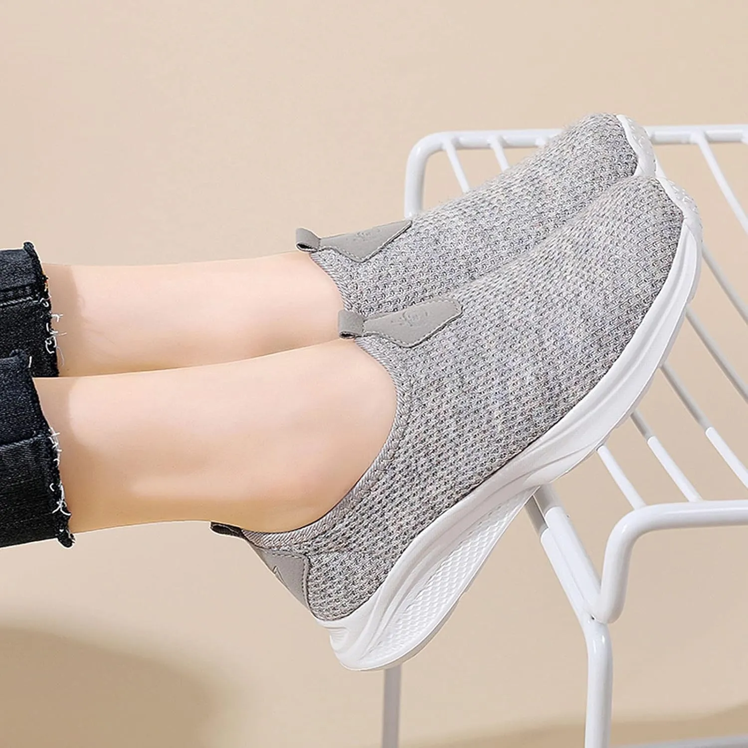 Women Lightweight Slip On Shoes Casual Comfortable Walking Sneakers Canvas Flats Non Slip Breathable Loafers